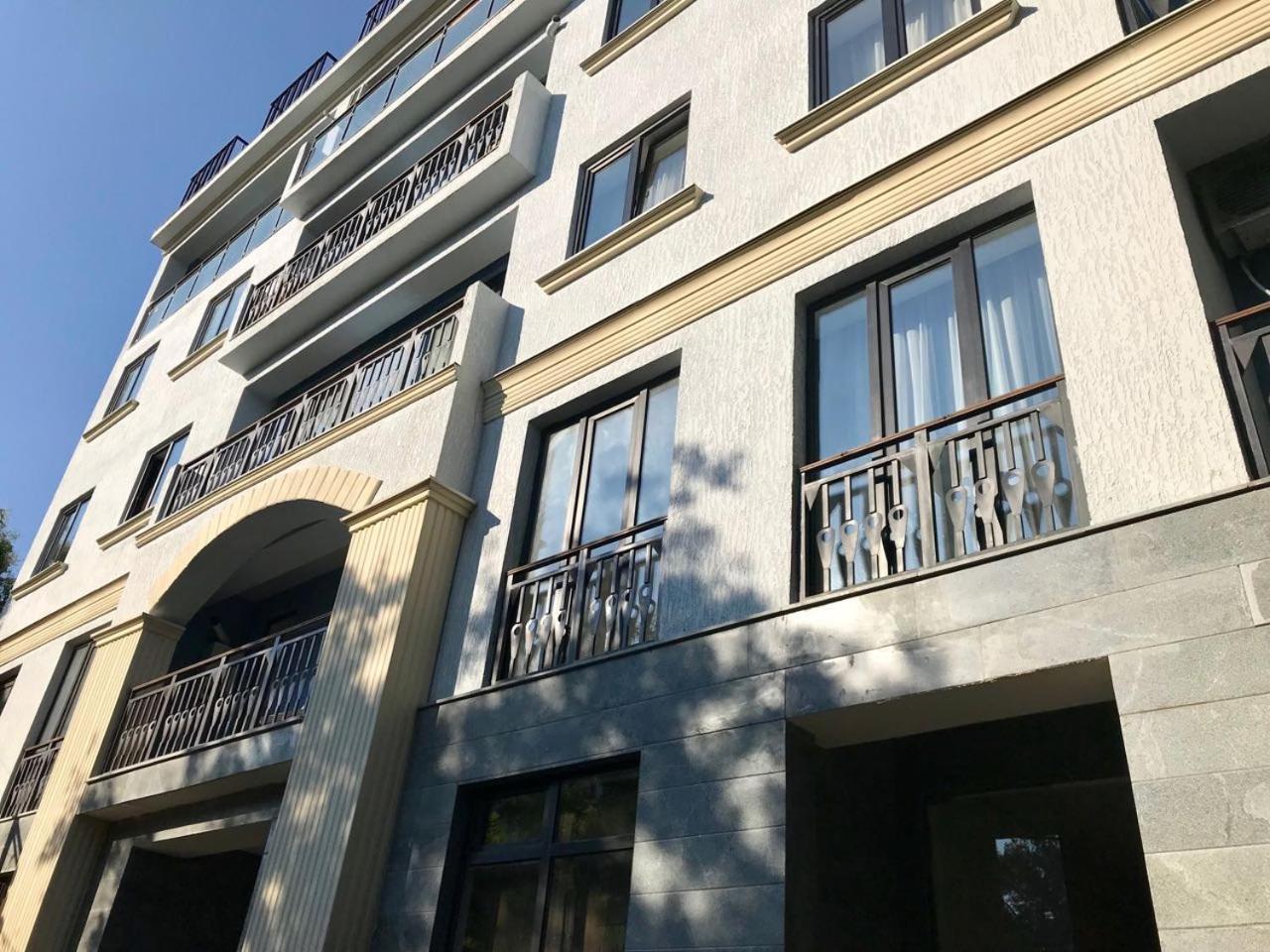 City Center Apartments By Happy Place Tbilisi Exterior photo